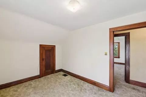 Bedroom - 5636 River Rd, Cincinnati, OH 45233 photo 8 of 10