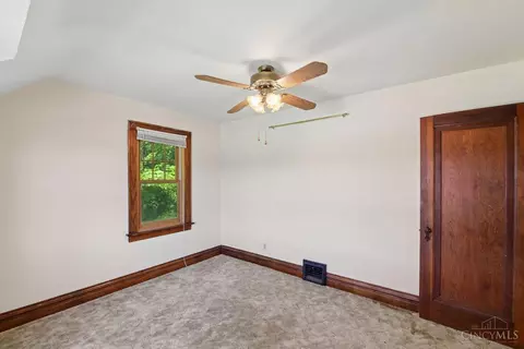 Bedroom - 5636 River Rd, Cincinnati, OH 45233 photo 5 of 10