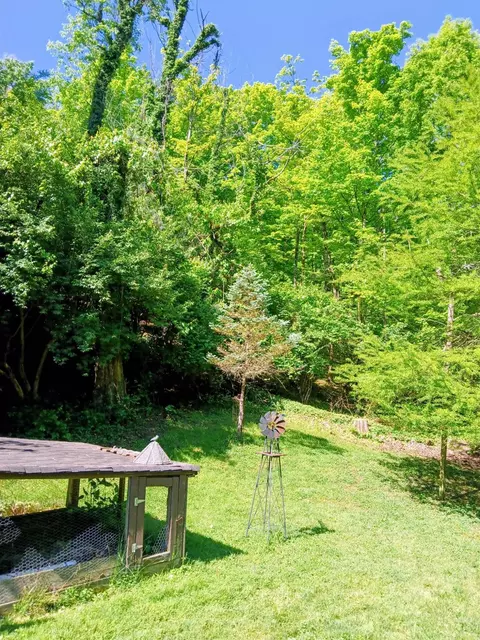 Exterior - 2751 Westbrook Dr, Cincinnati, OH 45211 photo 3 of 13