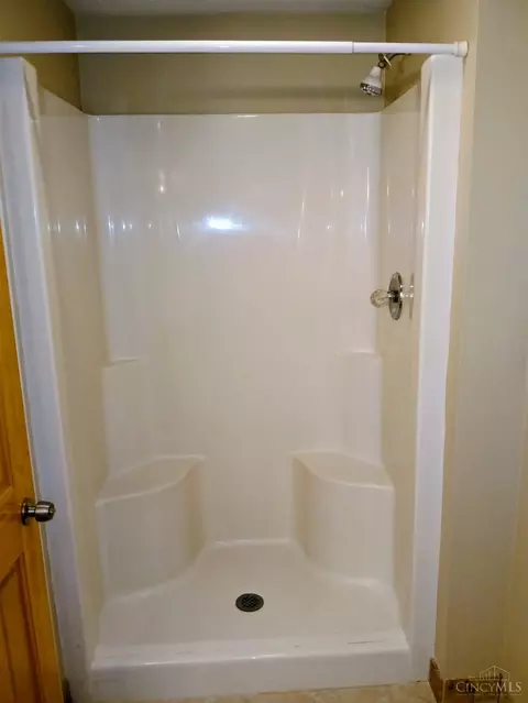 Bath - 2751 Westbrook Dr, Cincinnati, OH 45211 photo 6 of 6