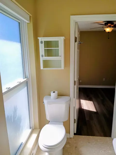 Bath - 2751 Westbrook Dr, Cincinnati, OH 45211 photo 4 of 6