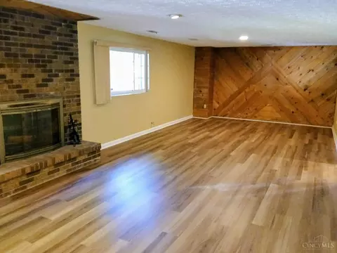 Living - 2751 Westbrook Dr, Cincinnati, OH 45211 photo 3 of 4