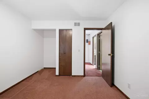 Bedroom - 2056 Persimmon Ct, Cincinnati, OH 45231 photo 8 of 13