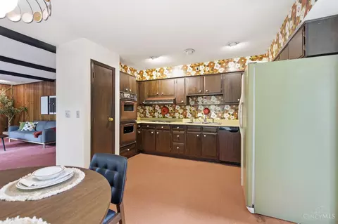 Kitchen - 2056 Persimmon Ct, Cincinnati, OH 45231 photo 2 of 6