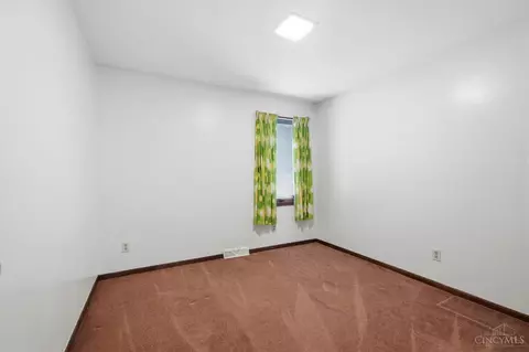 Bedroom - 2056 Persimmon Ct, Cincinnati, OH 45231 photo 7 of 13