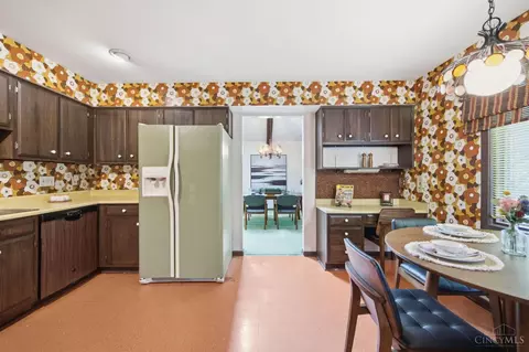 Kitchen - 2056 Persimmon Ct, Cincinnati, OH 45231 photo 4 of 6