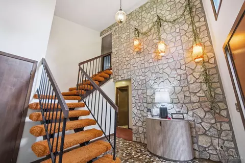 Entry Way - 2056 Persimmon Ct, Cincinnati, OH 45231 photo 4 of 7