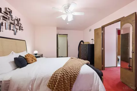 Bedroom - 2056 Persimmon Ct, Cincinnati, OH 45231 photo 3 of 13