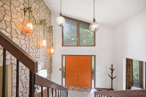 Entry Way - 2056 Persimmon Ct, Cincinnati, OH 45231 photo 1 of 7