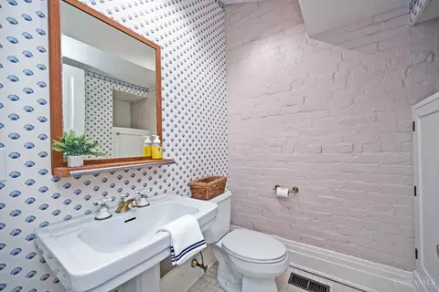 Bath - 1120 Fuller St, Cincinnati, OH 45202 photo 7 of 9