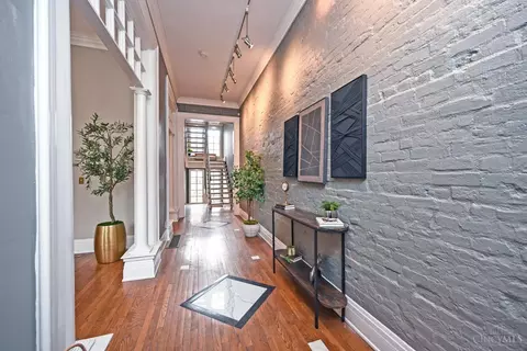 Entry Way - 1120 Fuller St, Cincinnati, OH 45202 photo 2 of 6