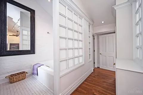 Entry Way - 1120 Fuller St, Cincinnati, OH 45202 photo 5 of 6