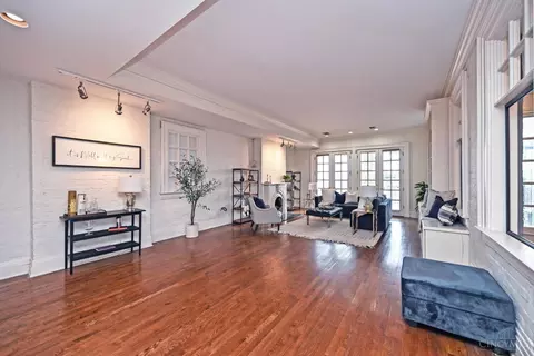Living - 1120 Fuller St, Cincinnati, OH 45202 photo 4 of 8