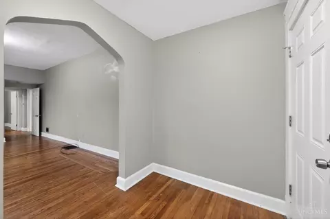 Entry Way - 4101 Homer Ave, Cincinnati, OH 45227 photo 2 of 3