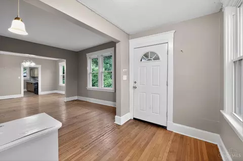 Entry Way - 4101 Homer Ave, Cincinnati, OH 45227 photo 1 of 3