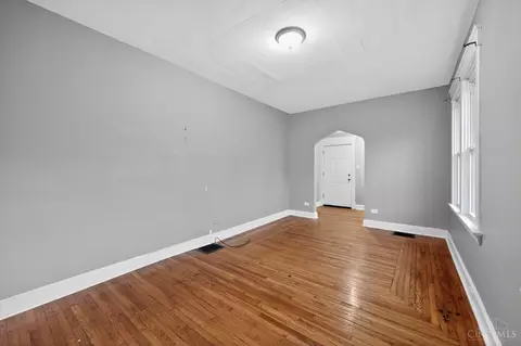Living - 4101 Homer Ave, Cincinnati, OH 45227 photo 5 of 6