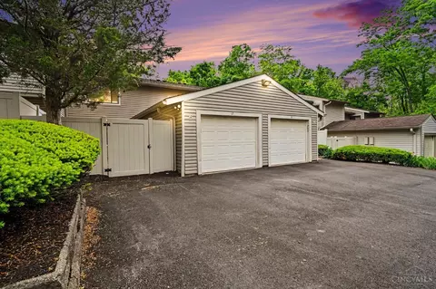 17 Woodview Ct, Springdale, OH 45246