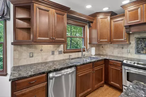 Kitchen - 8883 Appleseed Dr, Cincinnati, OH 45249 photo 5 of 9