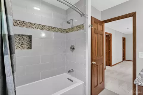Bath - 8883 Appleseed Dr, Cincinnati, OH 45249 photo 8 of 9
