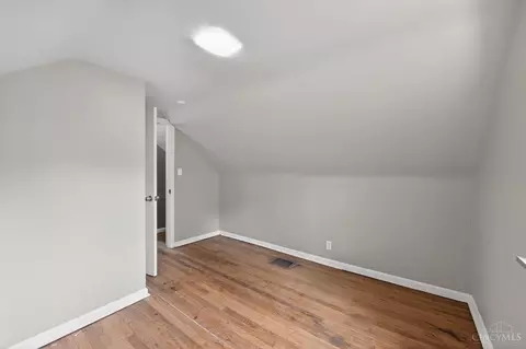 Bedroom - 1398 Adams Rd, Cincinnati, OH 45231 photo 7 of 11