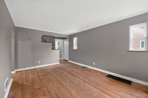 Living - 1398 Adams Rd, Cincinnati, OH 45231 photo 4 of 4