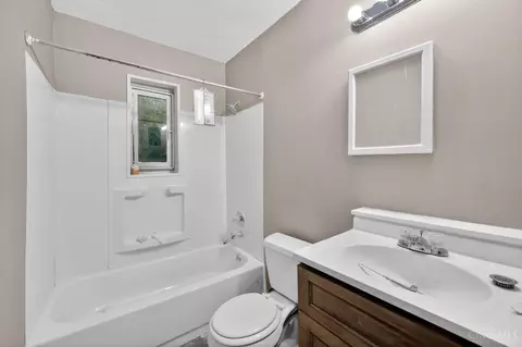 Bath - 1398 Adams Rd, Cincinnati, OH 45231 photo 1 of 1