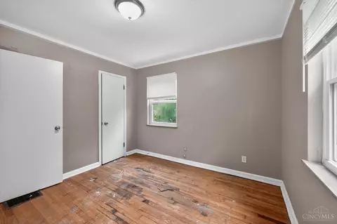 Bedroom - 1398 Adams Rd, Cincinnati, OH 45231 photo 6 of 11