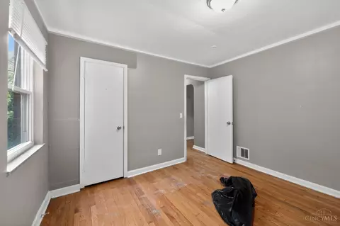 Bedroom - 1398 Adams Rd, Cincinnati, OH 45231 photo 5 of 11