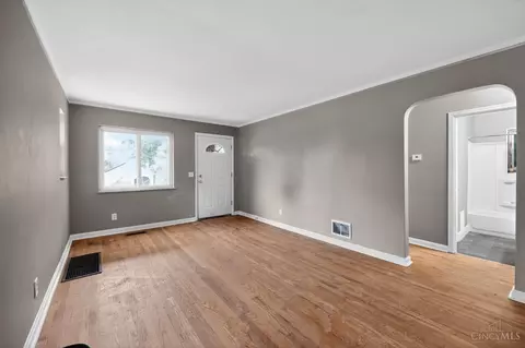 Living - 1398 Adams Rd, Cincinnati, OH 45231 photo 1 of 4