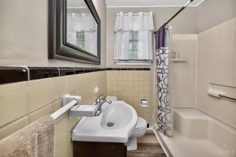 Bath - 4545 Carnation Ave, Cincinnati, OH 45238 photo 2 of 2