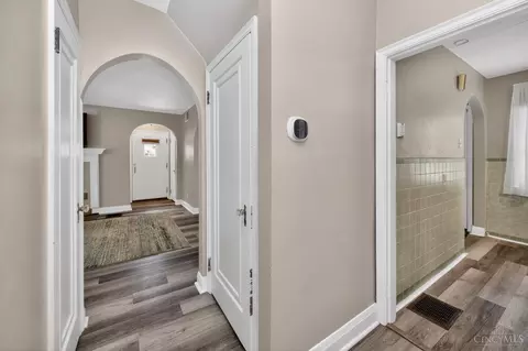 Entry Way - 4545 Carnation Ave, Cincinnati, OH 45238 photo 5 of 6