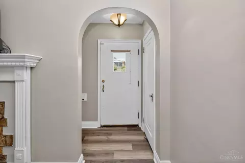 Entry Way - 4545 Carnation Ave, Cincinnati, OH 45238 photo 1 of 6