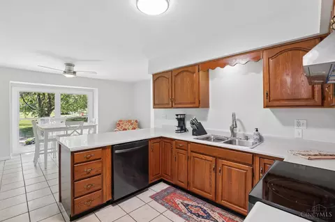 Kitchen - 928 Shawhan Rd, Morrow, OH 45152 photo 3 of 5