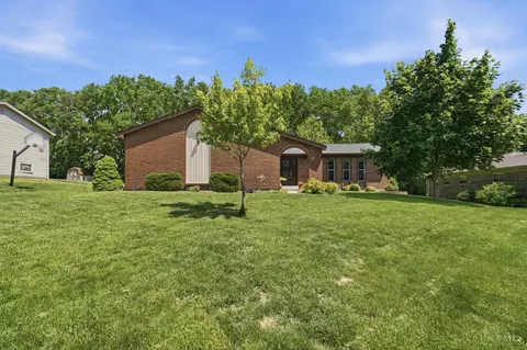 5906 Red Oak Dr, Fairfield, OH 45014