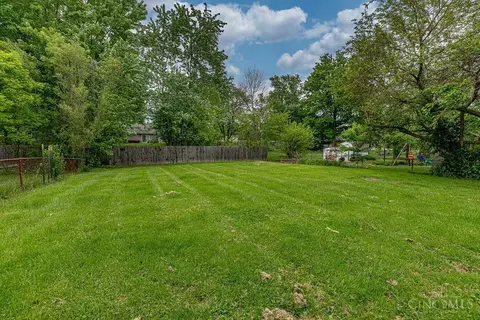 Exterior - 1050 Garnoa Dr, Cincinnati, OH 45231 photo 3 of 4