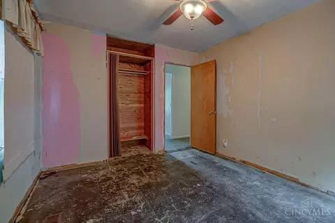 Bedroom - 1050 Garnoa Dr, Cincinnati, OH 45231 photo 3 of 5