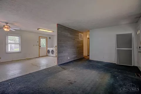 Living - 1050 Garnoa Dr, Cincinnati, OH 45231 photo 1 of 5