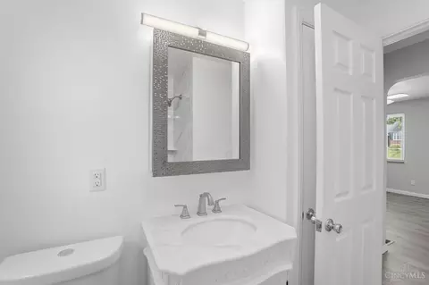 Bath - 3412 Eyrich Rd, Cincinnati, OH 45248 photo 2 of 4