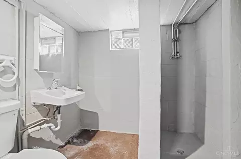 Bath - 3412 Eyrich Rd, Cincinnati, OH 45248 photo 4 of 4