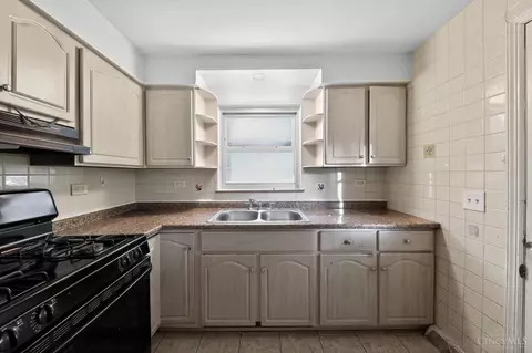 Kitchen - 1290 Norman Ave, Cincinnati, OH 45231 photo 2 of 3