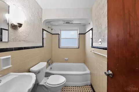 Bath - 1290 Norman Ave, Cincinnati, OH 45231 photo 1 of 2