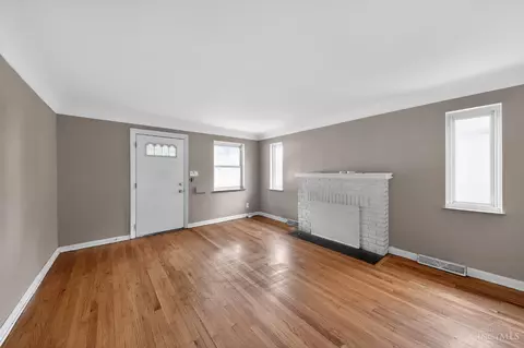 Living - 1290 Norman Ave, Cincinnati, OH 45231 photo 1 of 4