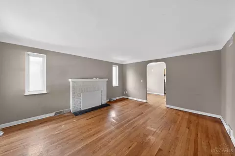 Living - 1290 Norman Ave, Cincinnati, OH 45231 photo 3 of 4