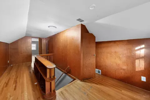 Entry Way - 1290 Norman Ave, Cincinnati, OH 45231 photo 4 of 6