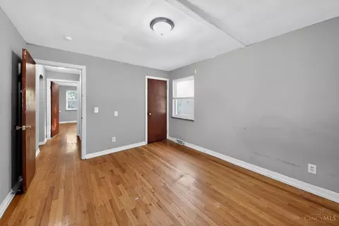 Entry Way - 1290 Norman Ave, Cincinnati, OH 45231 photo 3 of 6