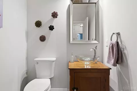 Bath - 7825 Trailwind Dr, Montgomery, OH 45242 photo 1 of 7