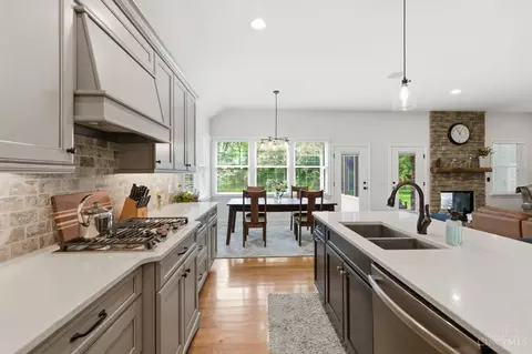 Kitchen - 7825 Trailwind Dr, Montgomery, OH 45242 photo 3 of 6
