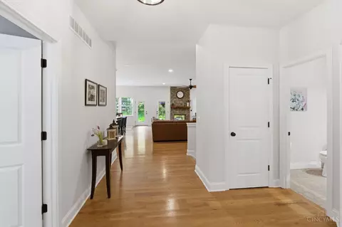 Entry Way - 7825 Trailwind Dr, Montgomery, OH 45242 photo 2 of 4