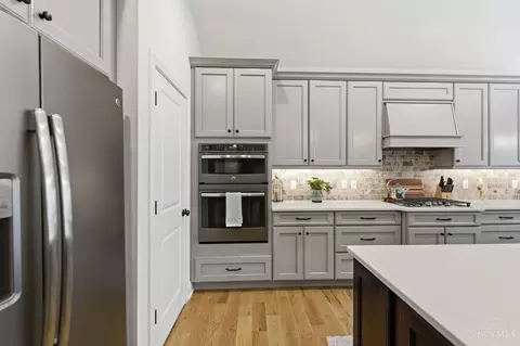 Kitchen - 7825 Trailwind Dr, Montgomery, OH 45242 photo 4 of 6
