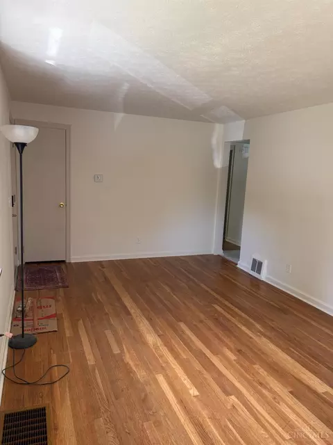 Living - 6926 Kleindale Ave, Cincinnati, OH 45231 photo 1 of 2